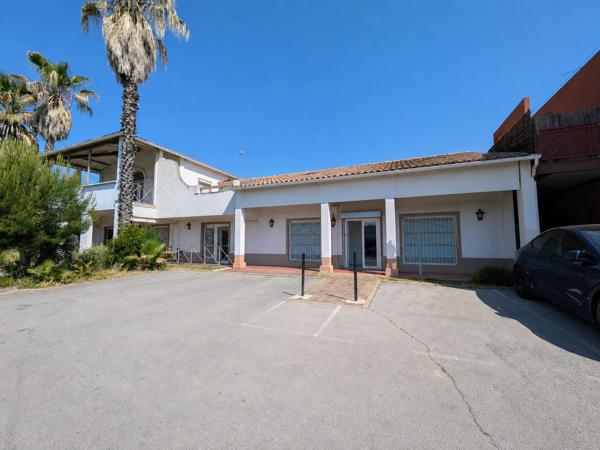 Local Commercial
        
        - 170 m² Exclusivité 390 000 € *