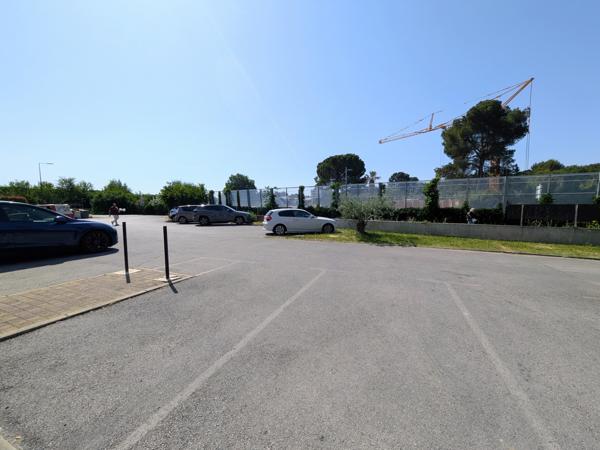 Local Commercial
        
        - 170 m² Exclusivité 390 000 € *