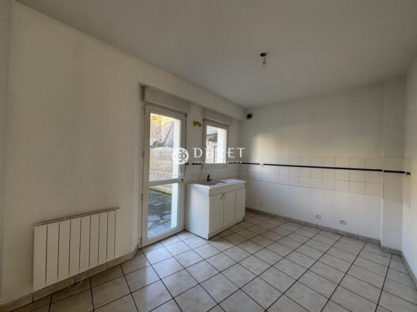 MAISON T3 A LOUER - BOURG DE MOUZILLON