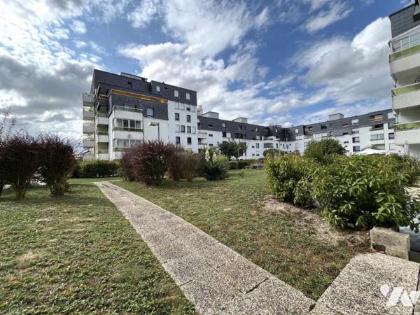 REIMS rue Gambetta - Appartement Type 2 avec garage et cave. 