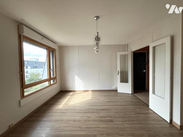 REIMS rue Gambetta - Appartement Type 2 avec garage et cave. 