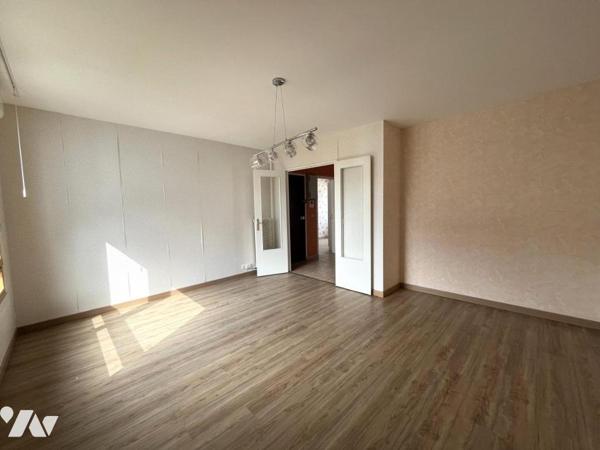 REIMS rue Gambetta - Appartement Type 2 avec garage et cave. 