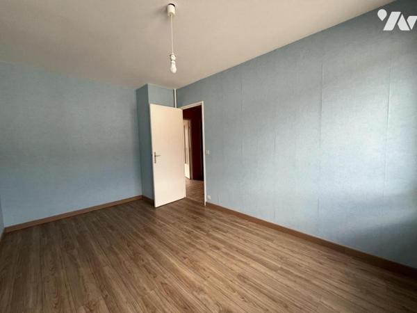 REIMS rue Gambetta - Appartement Type 2 avec garage et cave. 