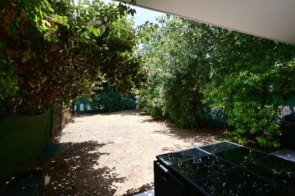 Appartement trois pièces avec son jardin et sa place privative