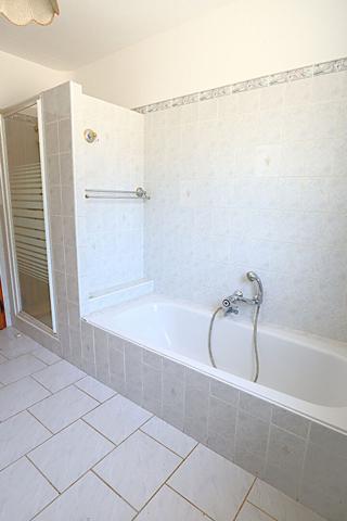 Vente
                Villa110 m² - 5 Pièces -
                    ROQUEBRUNE SUR ARGENS (83520)
