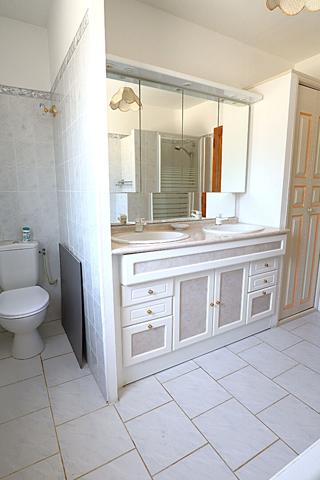 Vente
                Villa110 m² - 5 Pièces -
                    ROQUEBRUNE SUR ARGENS (83520)