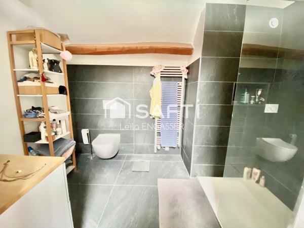 Maison familiale avec local commercial et appartement