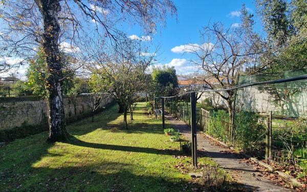 Maison à vendre    5 pièces •  Saint-Agnant