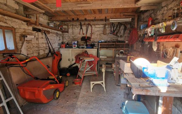 Maison à vendre    5 pièces •  Saint-Agnant