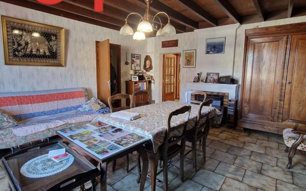 Maison à vendre    5 pièces •  Saint-Agnant