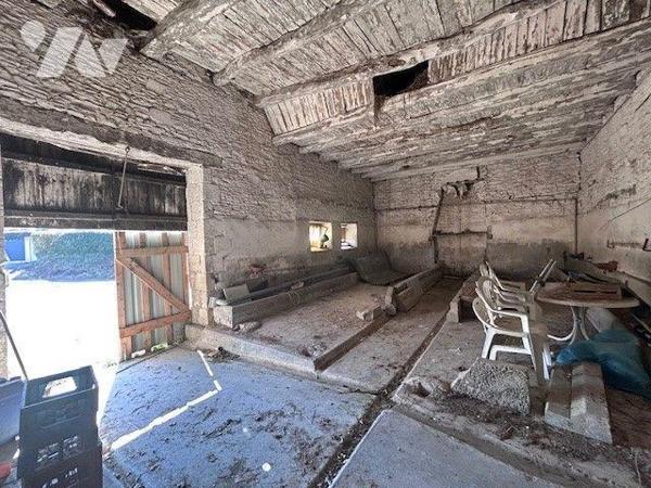 A 5 minutes d'EVRAN sur la commune des CHAMPS-GERAUX dans un hameau, bâtiment à rénover ayant u...