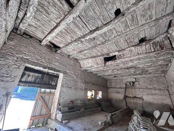 A 5 minutes d'EVRAN sur la commune des CHAMPS-GERAUX dans un hameau, bâtiment à rénover ayant u...