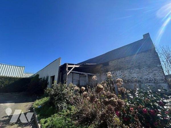 A 5 minutes d'EVRAN sur la commune des CHAMPS-GERAUX dans un hameau, bâtiment à rénover ayant u...