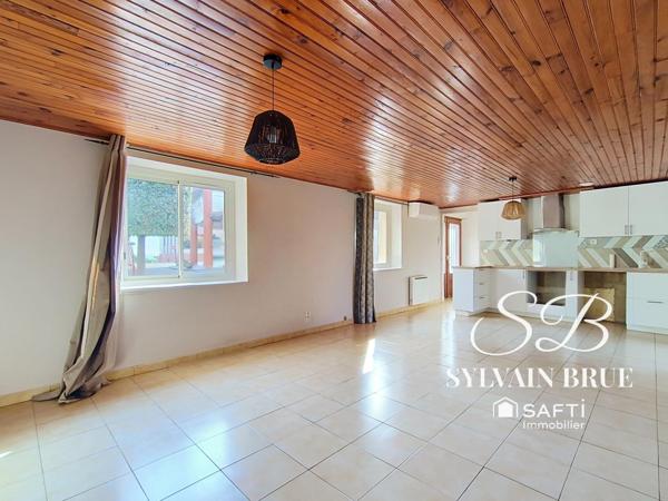 Maison de village rénovée avec terrasse panoramique – 113 m²