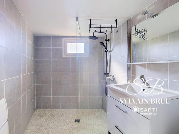 Maison de village rénovée avec terrasse panoramique – 113 m²