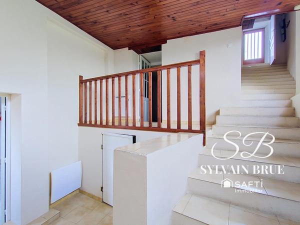 Maison de village rénovée avec terrasse panoramique – 113 m²