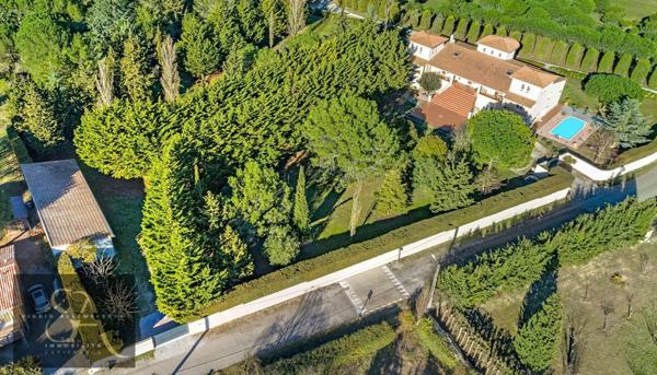 AUDE, En périphérie de Carcassonne, maison 377m² sur parc clos possibilité gîte