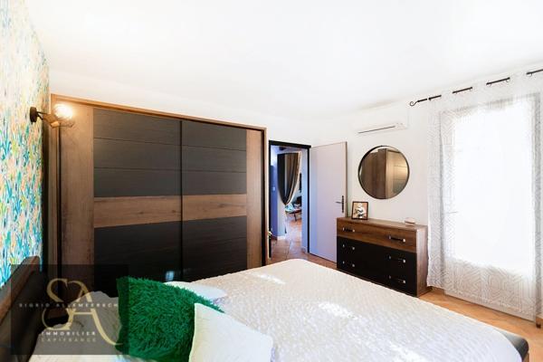 AUDE, En périphérie de Carcassonne, maison 377m² sur parc clos possibilité gîte