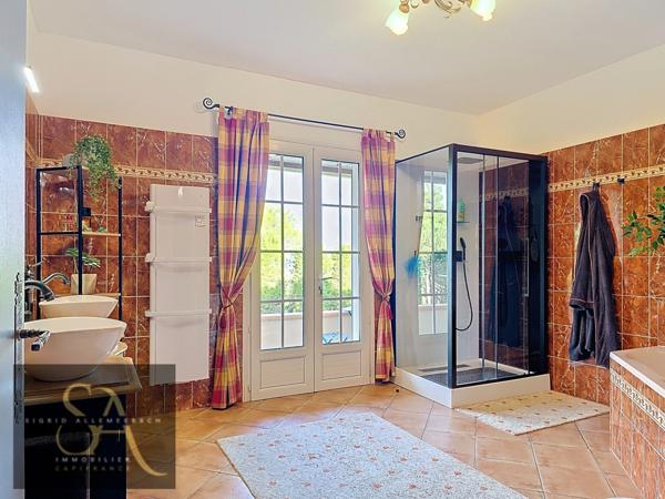 AUDE, En périphérie de Carcassonne, maison 377m² sur parc clos possibilité gîte