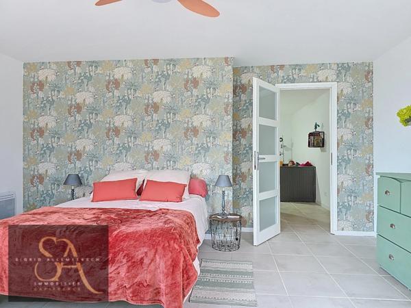 AUDE, En périphérie de Carcassonne, maison 377m² sur parc clos possibilité gîte