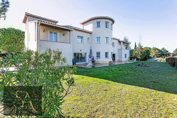 AUDE, En périphérie de Carcassonne, maison 377m² sur parc clos possibilité gîte