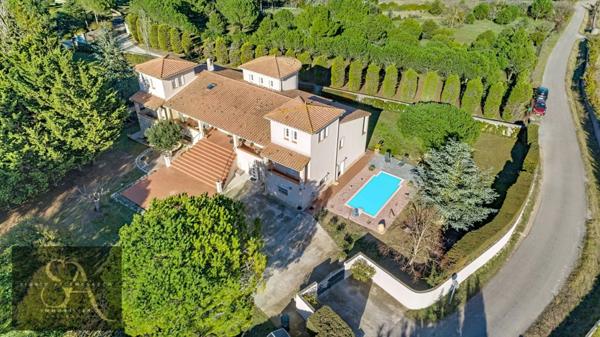 AUDE, En périphérie de Carcassonne, maison 377m² sur parc clos possibilité gîte