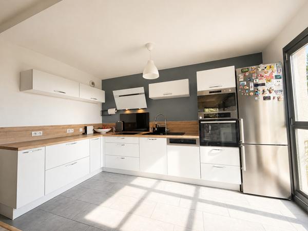 PROCHE PRÉFECTURE,VUE DEGAGEE,BALCON,RESIDENCE SECURISEE, PARC,GARDIEN