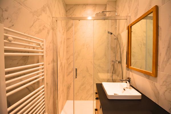 Grand studio neuf entièrement meublé - Quartier Mairie