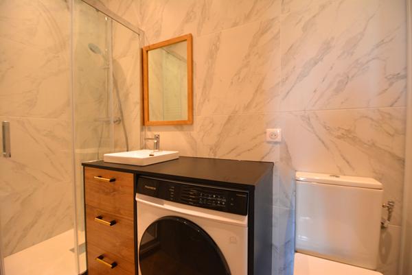 Grand studio neuf entièrement meublé - Quartier Mairie