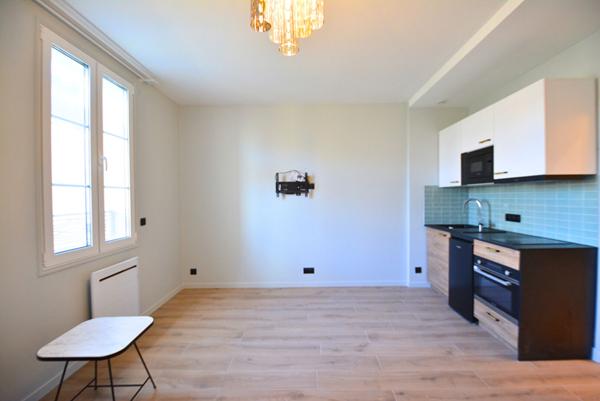 Grand studio neuf entièrement meublé - Quartier Mairie