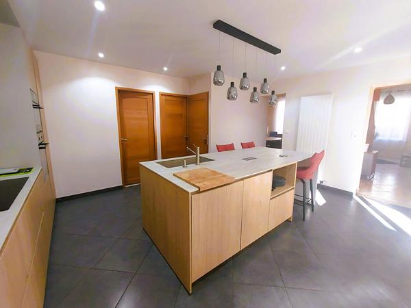 Maison 8 pièces 194.85 m2