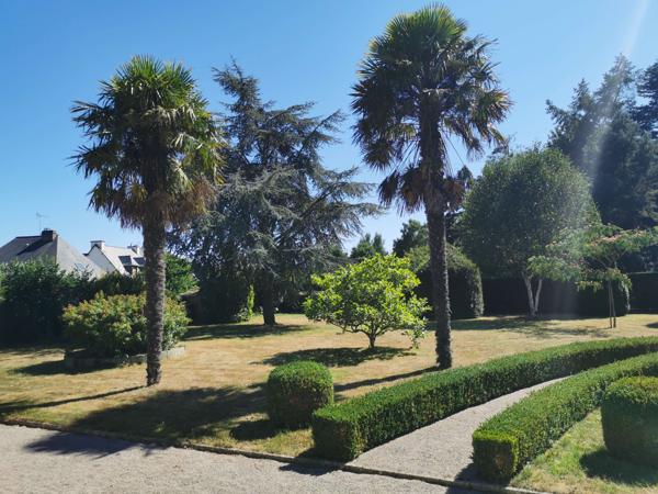Maison en pierres avec grand terrain dans le centre ville de Pleurtuit