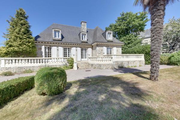 Maison en pierres avec grand terrain dans le centre ville de Pleurtuit