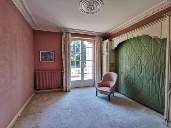 Maison en pierres avec grand terrain dans le centre ville de Pleurtuit