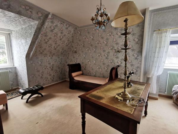 Maison en pierres avec grand terrain dans le centre ville de Pleurtuit