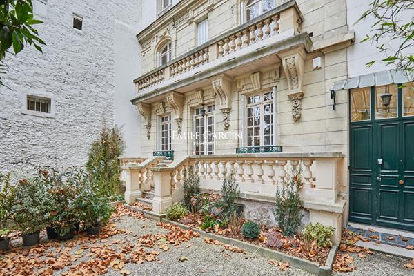 À Vendre - Neuilly Sur Seine - 92200 - Hôtel Particulier - 392m2 - 6 Chambres - Jardin - Rooftop