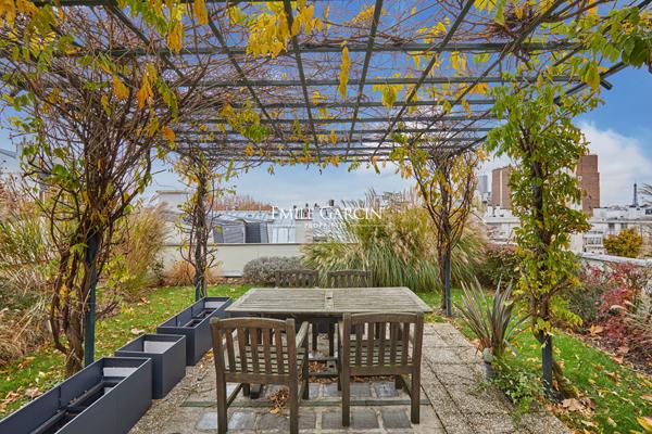 À Vendre - Neuilly Sur Seine - 92200 - Hôtel Particulier - 392m2 - 6 Chambres - Jardin - Rooftop