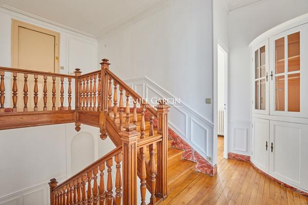 À Vendre - Neuilly Sur Seine - 92200 - Hôtel Particulier - 392m2 - 6 Chambres - Jardin - Rooftop