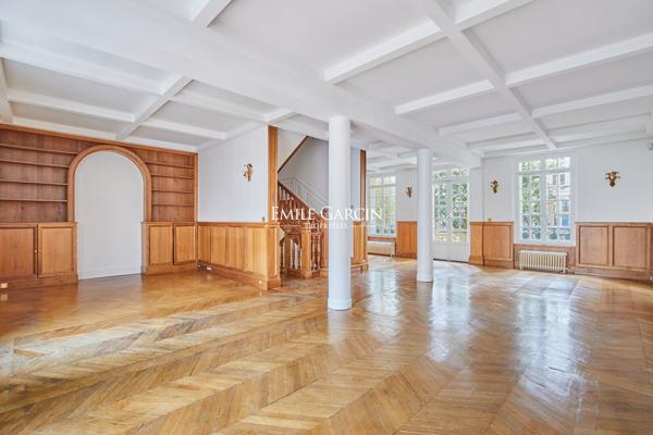 À Vendre - Neuilly Sur Seine - 92200 - Hôtel Particulier - 392m2 - 6 Chambres - Jardin - Rooftop