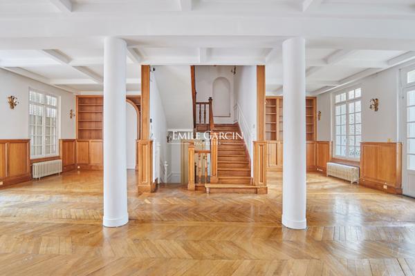 À Vendre - Neuilly Sur Seine - 92200 - Hôtel Particulier - 392m2 - 6 Chambres - Jardin - Rooftop
