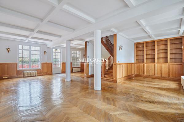 À Vendre - Neuilly Sur Seine - 92200 - Hôtel Particulier - 392m2 - 6 Chambres - Jardin - Rooftop