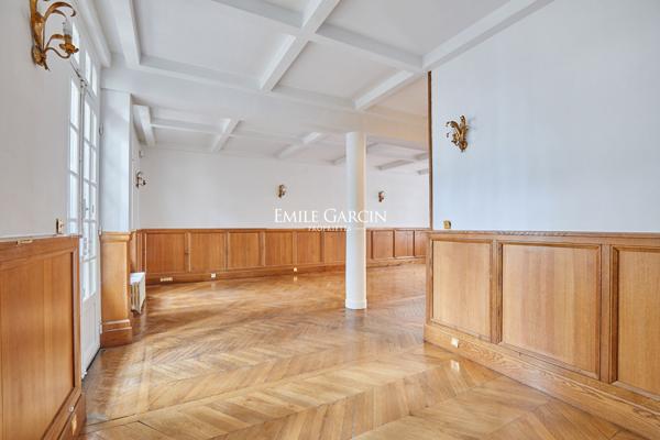 À Vendre - Neuilly Sur Seine - 92200 - Hôtel Particulier - 392m2 - 6 Chambres - Jardin - Rooftop
