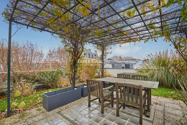 À Vendre - Neuilly Sur Seine - 92200 - Hôtel Particulier - 392m2 - 6 Chambres - Jardin - Rooftop