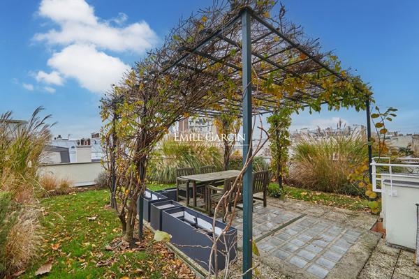 À Vendre - Neuilly Sur Seine - 92200 - Hôtel Particulier - 392m2 - 6 Chambres - Jardin - Rooftop