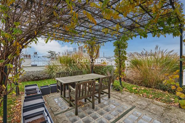 À Vendre - Neuilly Sur Seine - 92200 - Hôtel Particulier - 392m2 - 6 Chambres - Jardin - Rooftop