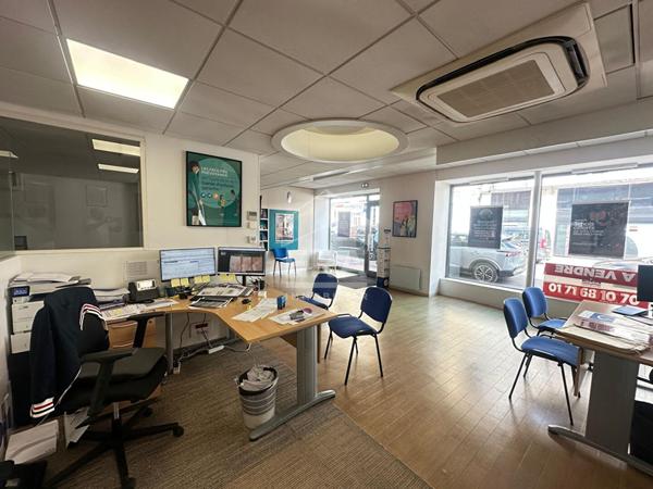 A LOUER Local commercial Pontoise 160 m²