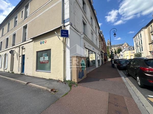 A LOUER Local commercial Pontoise 160 m²