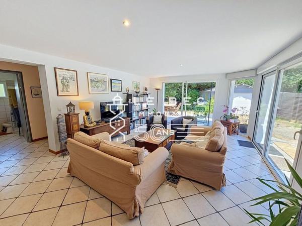 EXCLUSIVITÉ LOCMIQUELIC : Maison avec vie de plain-pied, proche Port de Pen Mané