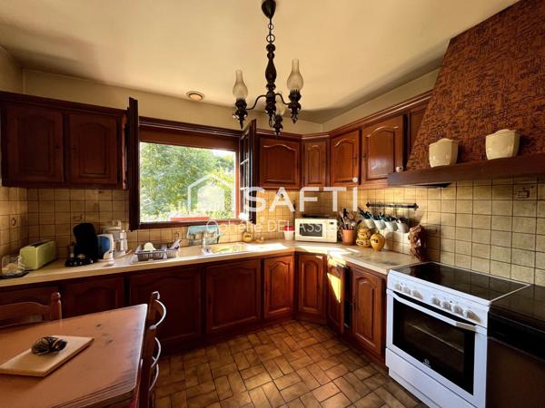 MAISON FAMILIALE SUR UN BEAU TERRAIN-PROCHE COMMODITÉS