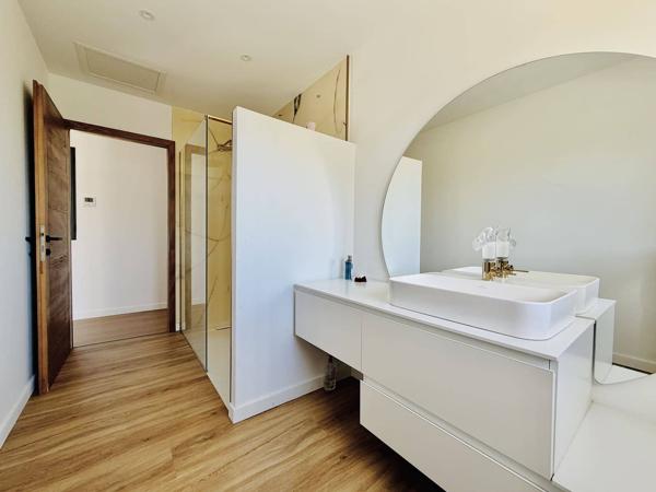 VILLA CONTEMPORAINE 5 PIÈCES À OPPÈDE
